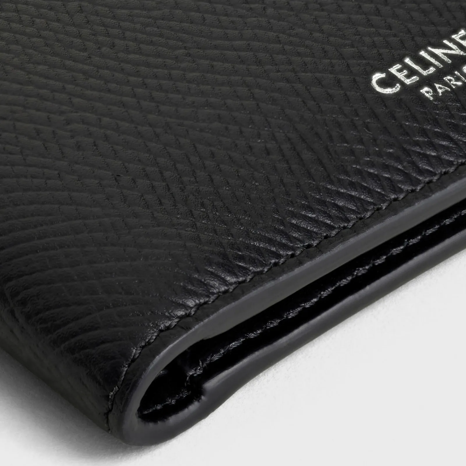 Outlet Bi-fold wallet in Grained calfskin Essentials | Categories·Allets
