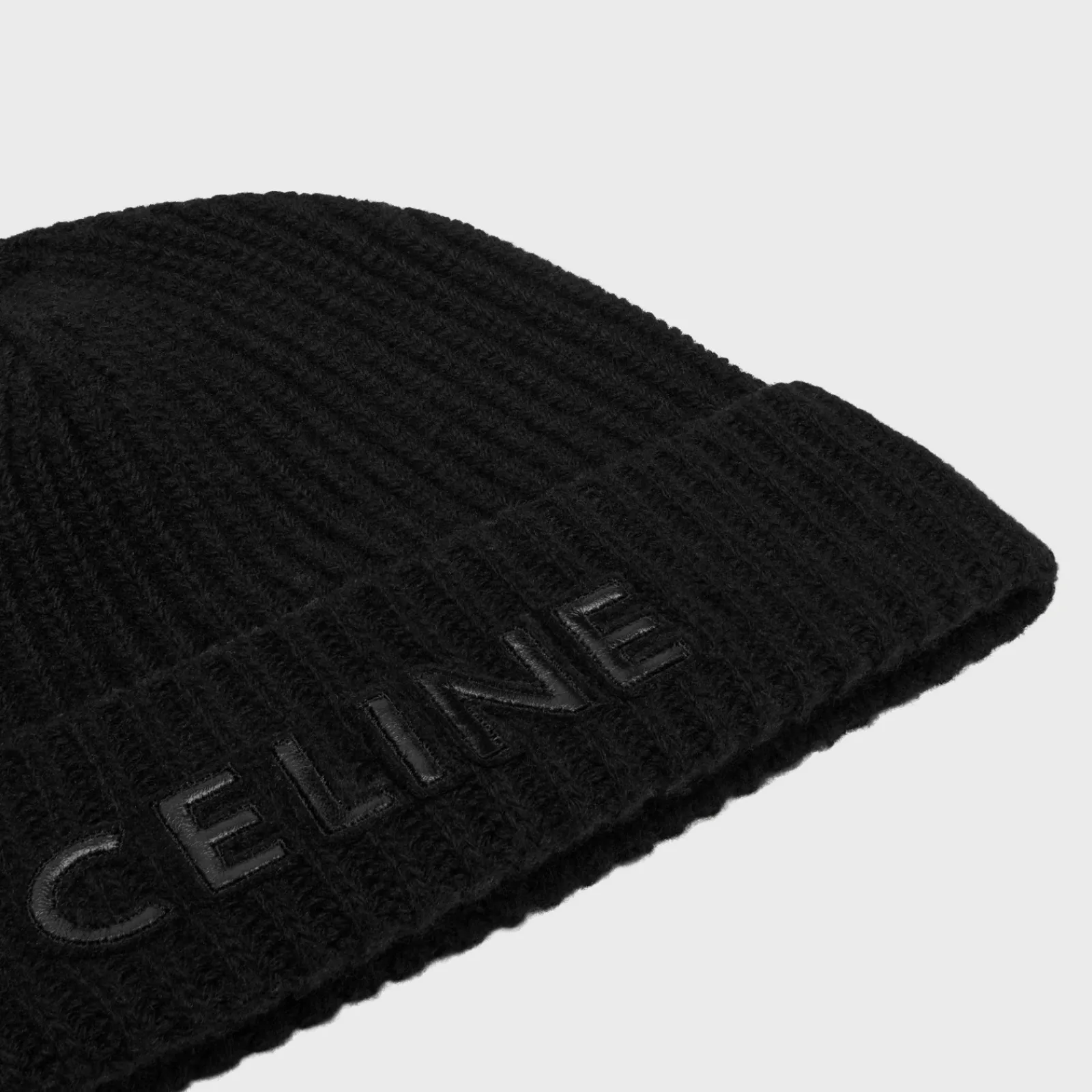 Hot beanie in monochromic wool Hats And Soft Accessories