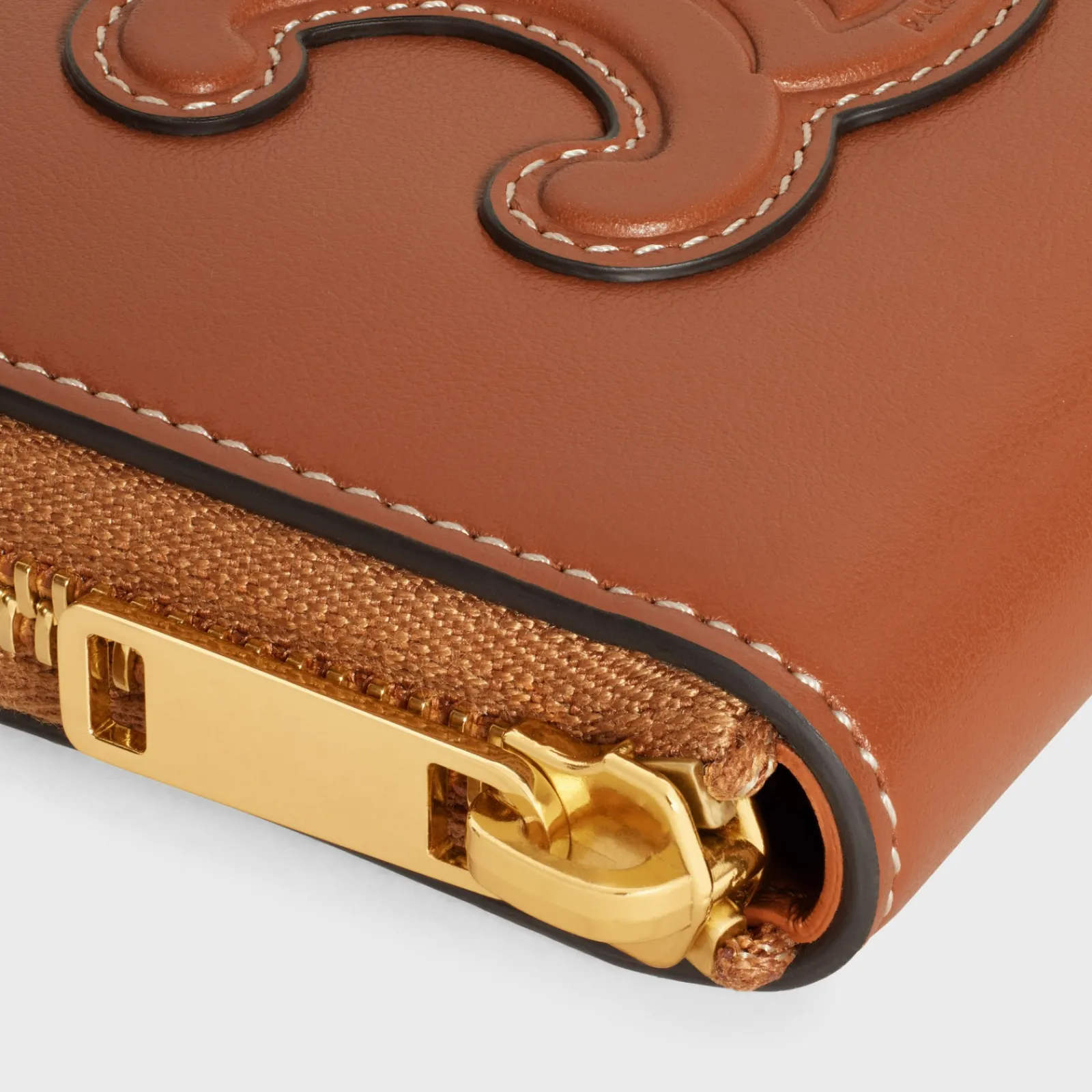 Fashion COMPACT ZIPPED WALLET CUIR TRIOMPHE IN SMOOTH CALFSKIN Women More Lines·Cuir Triomphe | Categories·Wallets