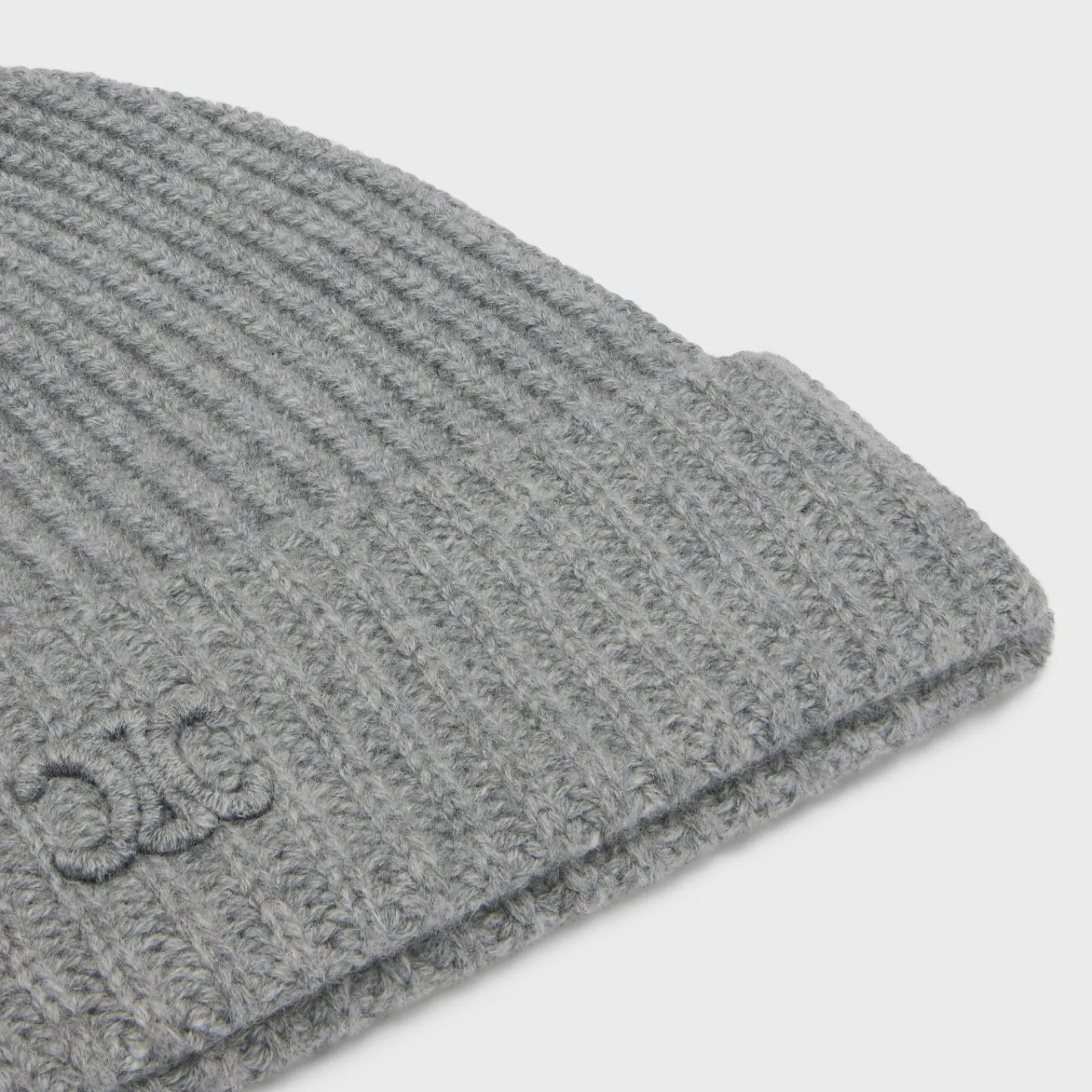 Hot triomphe beanie in scottish cashmere Hats And Soft Accessories